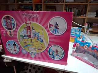 Estación de esquí Pinypon con coche y 5 muñecas