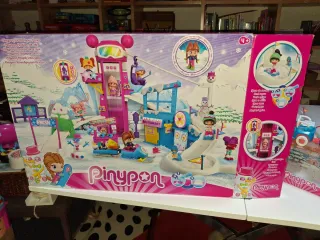 Estación de esquí Pinypon con coche y 5 muñecas