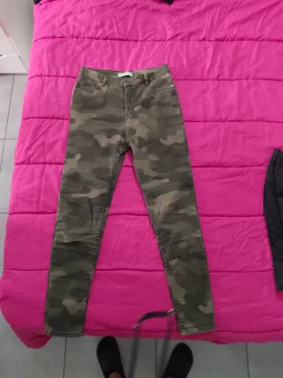Pantalón militar mujer talla 38, muy poco uso!