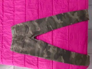 Pantalón militar mujer talla 38, muy poco uso!
