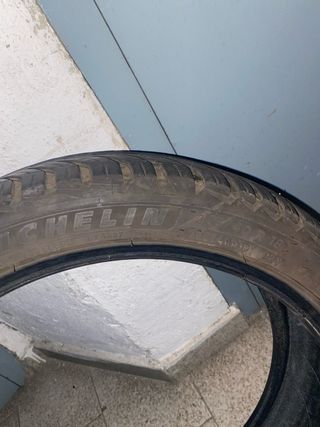 4 Neumáticos Michelin 225/40 R18 92Y