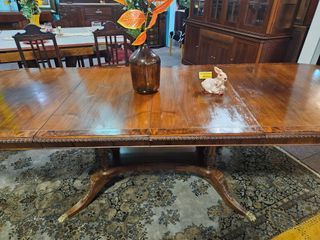 Mesa de jantar extensível em madeira