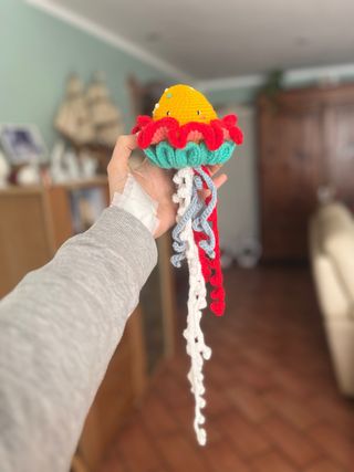 Pupazzo medusa all'uncinetto