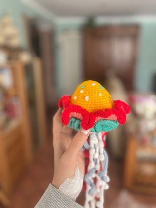 Pupazzo medusa all'uncinetto