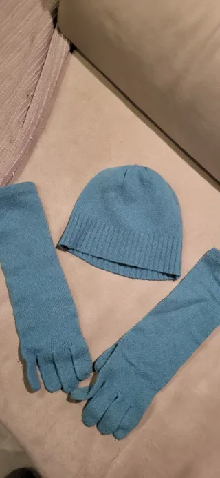 Conjunto de gorro y guantes azul verdoso