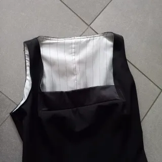 Abito nero elegante utilizzabile in ogni stagione.