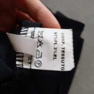 Abito nero elegante utilizzabile in ogni stagione.