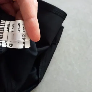 Abito nero elegante utilizzabile in ogni stagione.