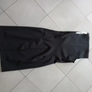 Abito nero elegante utilizzabile in ogni stagione.