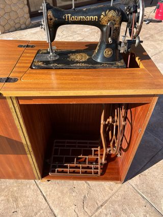 Máquina de coser Naumann antigua