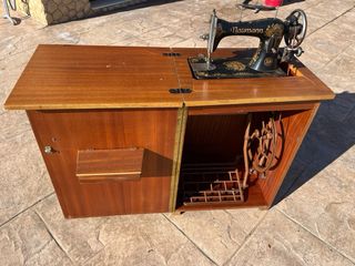 Máquina de coser Naumann antigua
