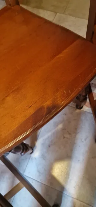 Mesa extensible con 6 sillas de madera