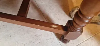 Mesa extensible con 6 sillas de madera