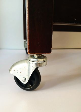 Tavolino carrello vintage in legno con ruote