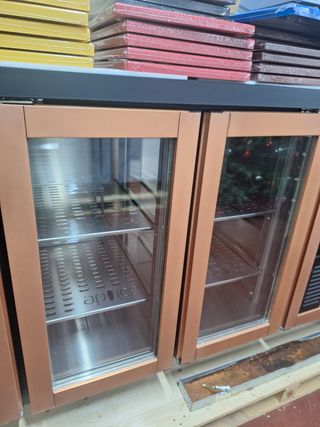 Frente mostrador cobre y negro