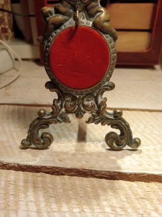 Antiguo Porta Reloj de bolsillo de bronce