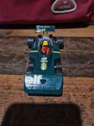 Coche Scalextric Tyrrell P34