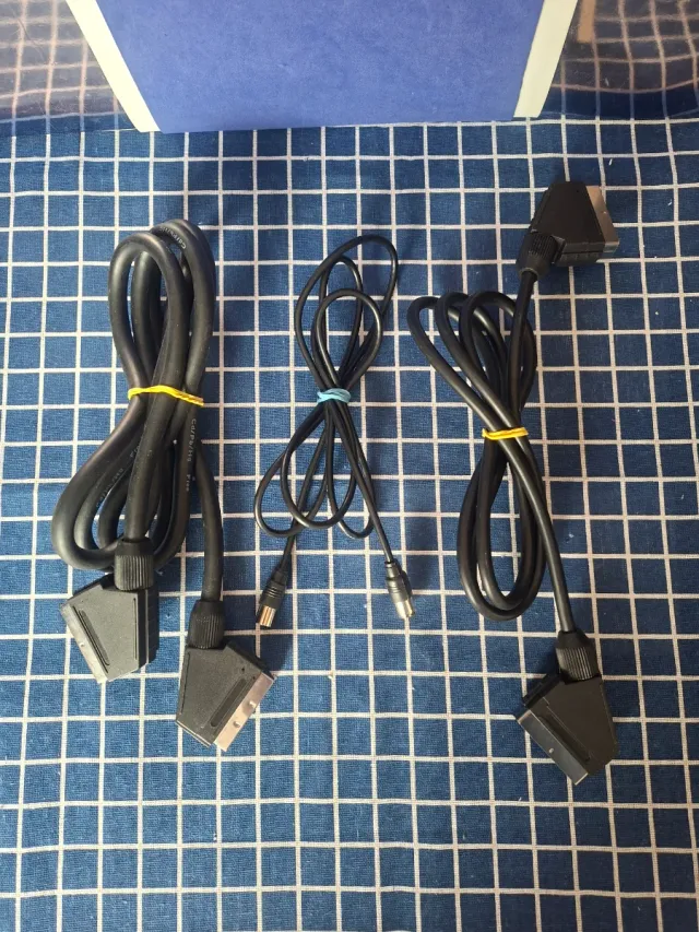 2 EUROCONECTORES + RF ANTENA TV