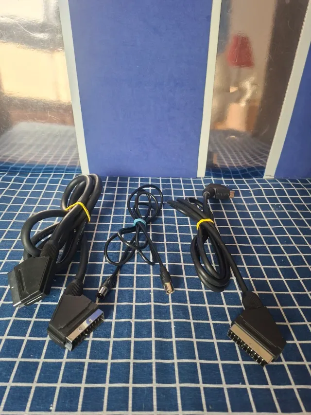 2 EUROCONECTORES + RF ANTENA TV