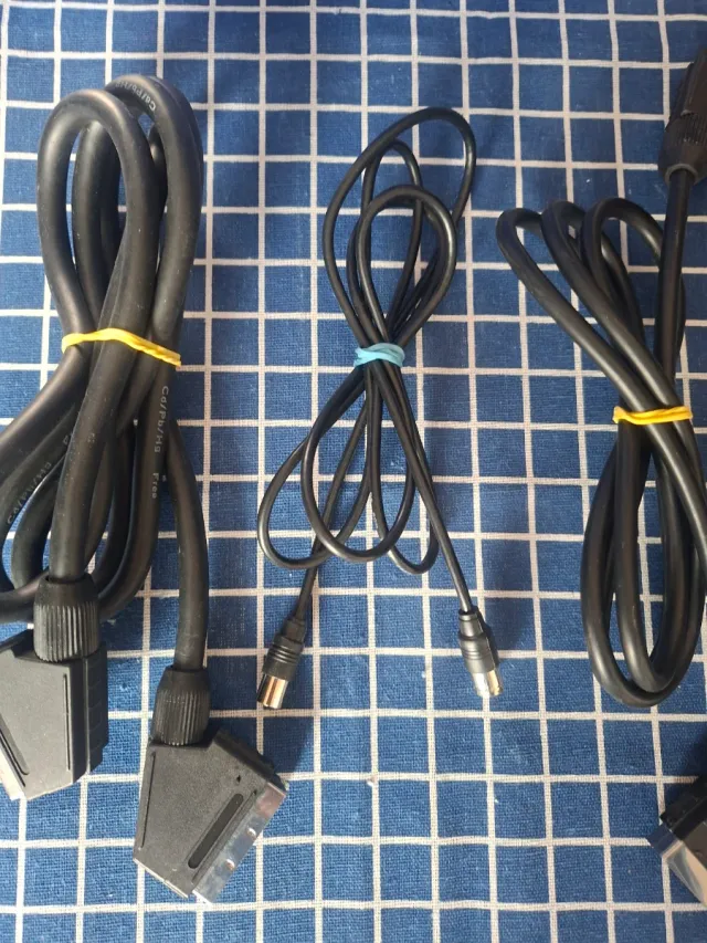 2 EUROCONECTORES + RF ANTENA TV