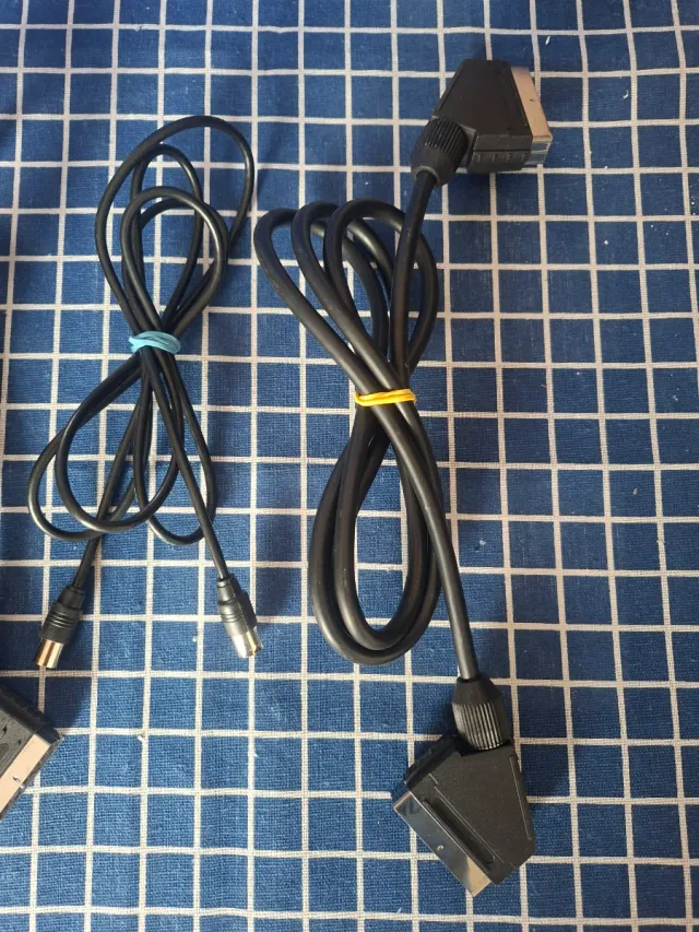 2 EUROCONECTORES + RF ANTENA TV