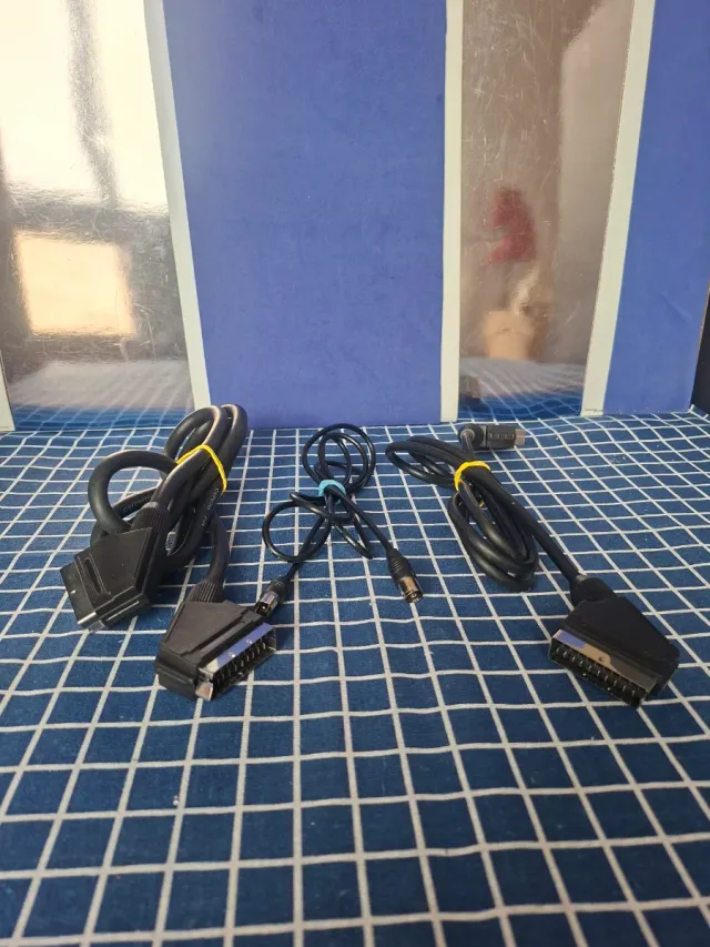 2 EUROCONECTORES + RF ANTENA TV