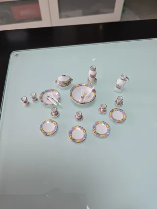 Mini set di stoviglie e caffè per case delle bambole