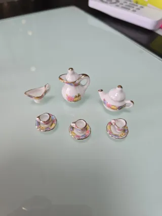 Mini set di stoviglie e caffè per case delle bambole