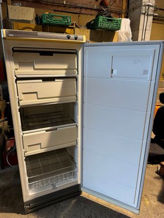 Congelador vertical Zanussi