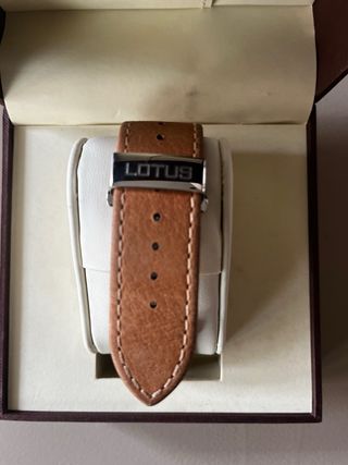 Reloj Lotus sin Usar
