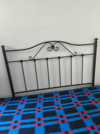 Cabezal de cama de metal negro