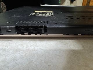 Portátil Acer con pegatinas