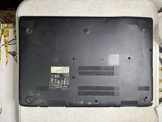 Portátil Acer con pegatinas