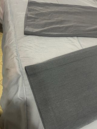 Pantaloni a palazzo grigi.