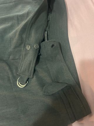 Pantaloni a palazzo grigi.