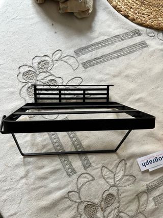 Supporto metallico per libri