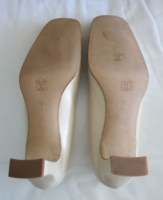 Zapatos Carmina Botella en color marfil. Talla 37