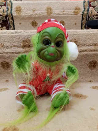 Muñeco bebé Grinch con pijama (Baby Grinch)