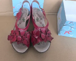 SANDALIAS CUÑA PIEL ROJAS