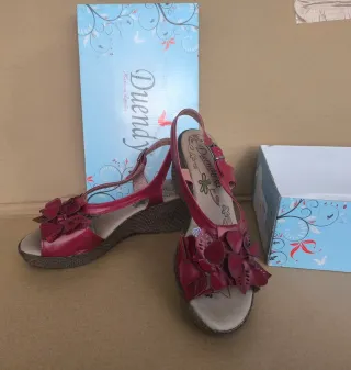 SANDALIAS CUÑA PIEL ROJAS