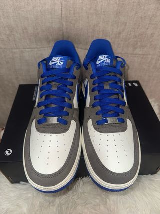 Nike Air Force 1 grises y azules