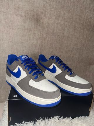 Nike Air Force 1 grises y azules