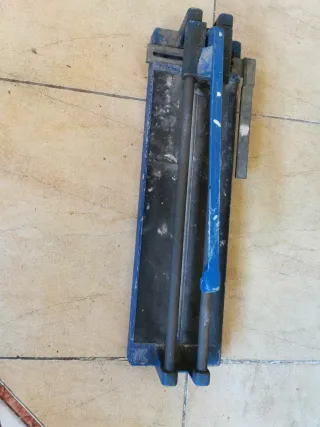 Cortadora de cerámica azul