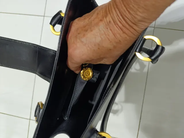 Borsa in pelle nera Flynow