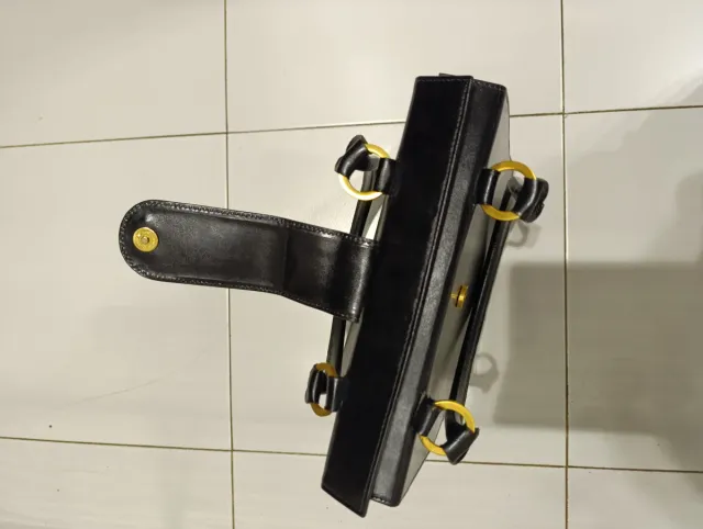 Borsa in pelle nera Flynow