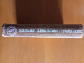 Diccionario ilustrado latino-español