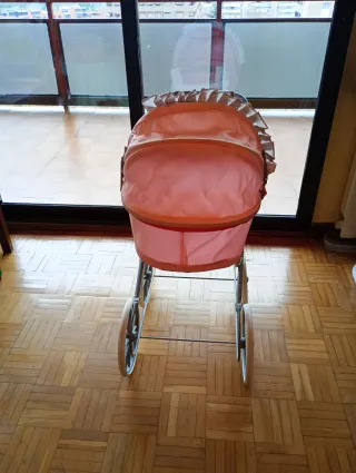 Cochecito de muñecas rosa