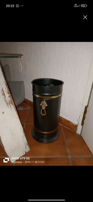 Paragüero de metal negro