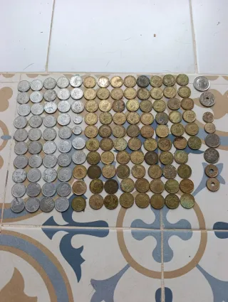 126 Monedas de Pesetas, 5, 25 Ptas y 25 Céntimos
