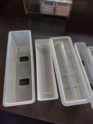 Varios moldes para el arroz de sushi